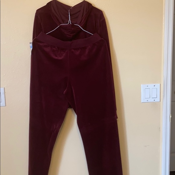 VELOUR MERLOT SORBET 2 piece Active Wear. - Picture 5 of 12